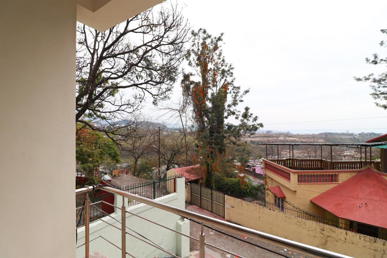 Oyo Flagship 28755 Hotel 9 Palm Rājpur Dış mekan fotoğraf